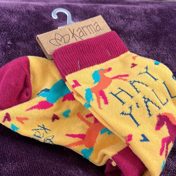 Karma Crew Socks One Size Horse Hay Y'All  Discontinued Retired NWT - Picture 3 of 4
